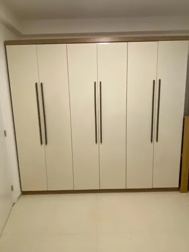Guarda-Roupa 6 Portas
