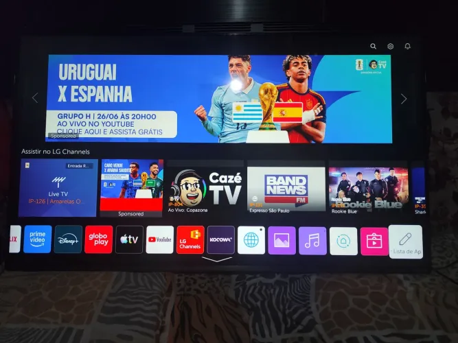 Tv smart 49 4k tela infinita  ela tem um detalhe tem uma linha bem fininha no meio da tela