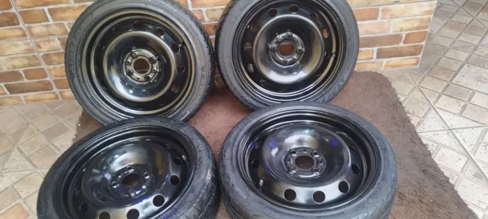 ARO 15 ORIGINAL FIAT COM PNEUS PERFIL BAIXO