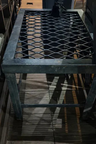 Plataforma de Ferro Reforçada Profissional - Uso em Eventos ou Segurança