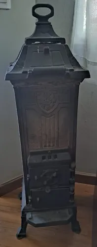 Forno de Ferro Fundido tipo Salamandra. R$ 1.350,00