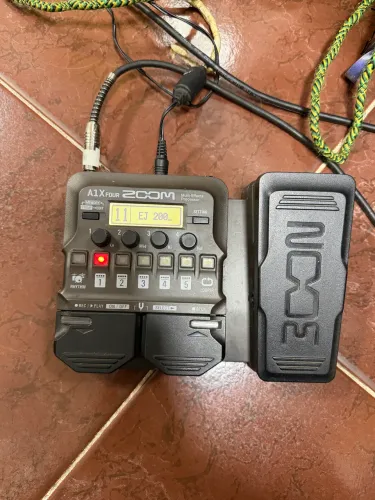 Pedaleira Zoom A1