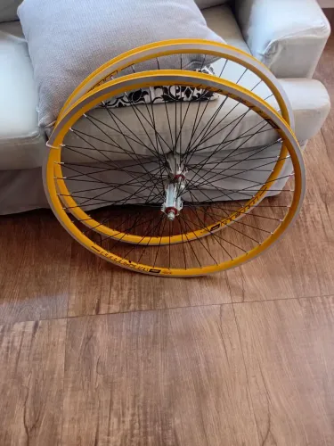 Vendo roda de bicicleta