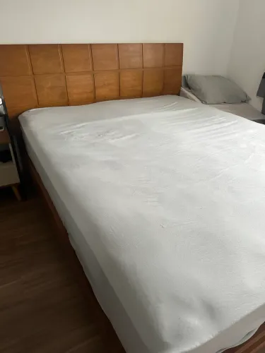Cama queen + colchão + criados mudo