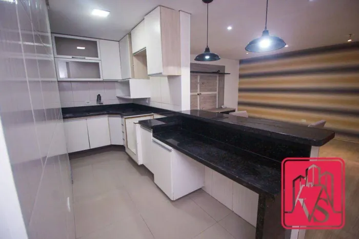 Sobrado com 3 dormitórios para alugar, 100 m² por R$ 2.750,00/mês - Jardim Utinga - Santo