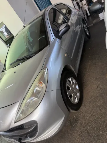 Peugeot 207 XR 1.4 Flex 8V 5P 2010
