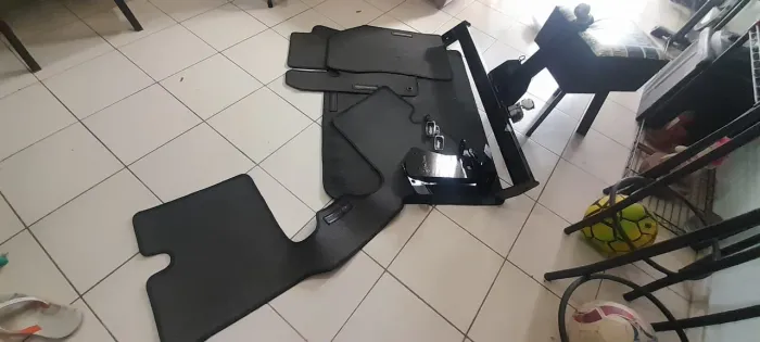 Engate de Jeep Renegade 600, Jogo de tapetes e protetor de chaves. 
