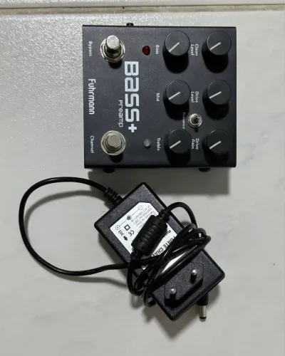 Pedal De Efeitos Analógico Bass+ Preamp Fuhrmann Cor Preto