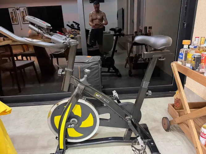 Bicicleta Spinning WCT Fitness de 13kg