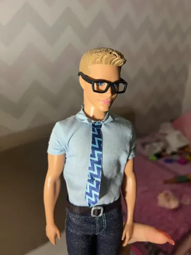 Ken Super Repórter Barbie Super Princesa 2015 - CDY63 - Completo com Óculos Original
