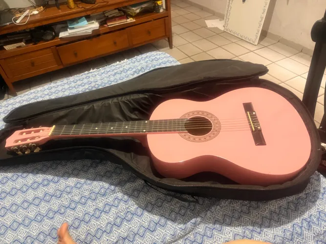 Violão com capa