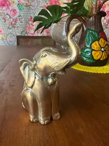 Escultura decoração de elefante em bronze 545g 15cm de altura 10cm de largura