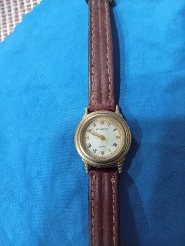 Relógio Mondaine quartzo, analógico numerais em romano unisex