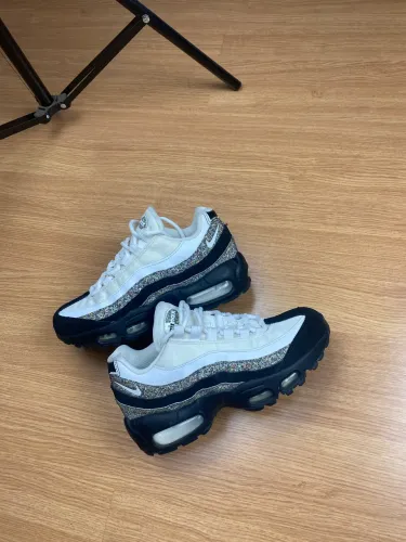 Air Max 95 feminino original em estado de novo 