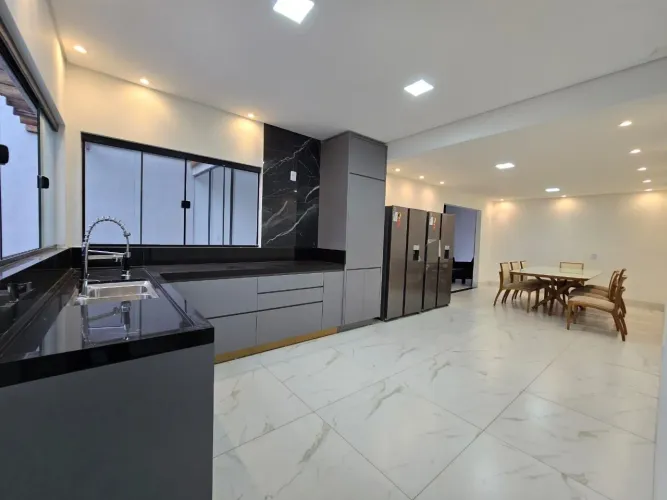 Oportunidade casa térrea alto padrão4 suítes rica armários lote 450 Piscina