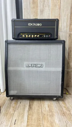 Amplificador de guitarra valvulado meteoro
