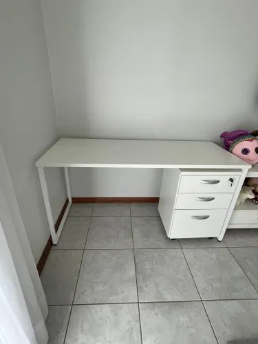 MESA DE ESCRITORIO INDUSTRIAL COM GAVETEIRO LOJA IKONOFFICE