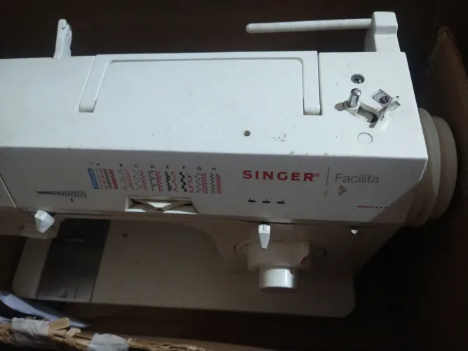 VENDO MÁQUINA DE COSTURA SINGER ZIG-ZAG