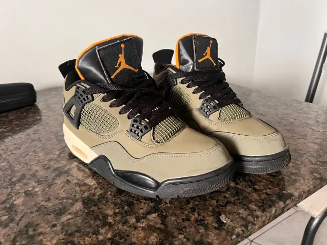 Tênis Nike Air Jordan 4