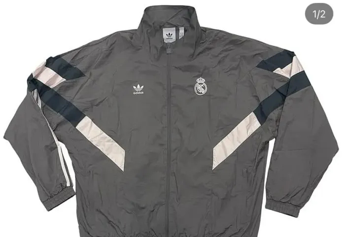 VENDO CASACO REAL MADRID MODELO JOGADOR