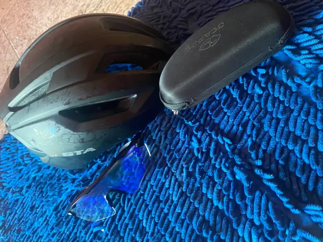 Vendo óculos+capacete de ciclismo 