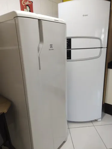 Vendo Geladeira excelente estado .