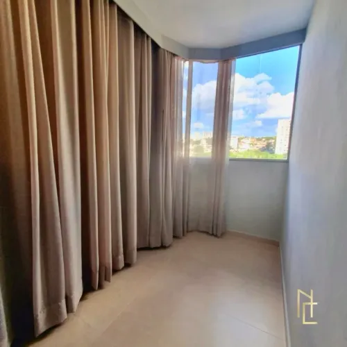 Alugo apt 2 qts, suíte, varanda, elevador, 2 vagas no bairro Castelo