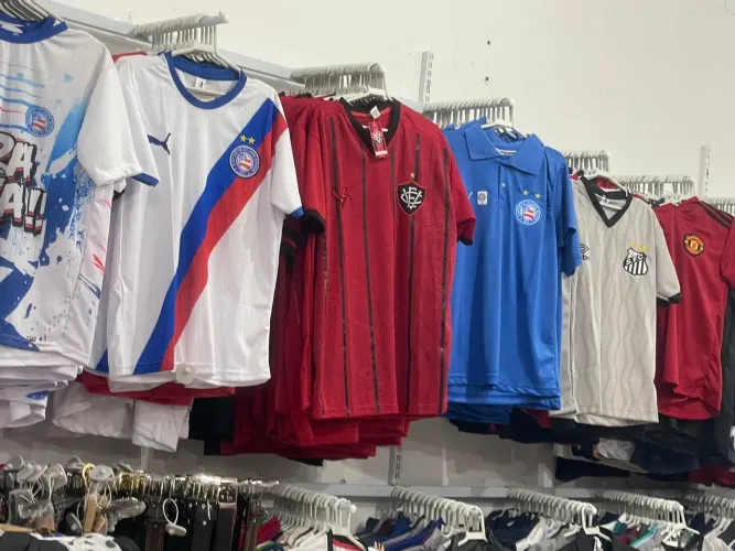 CAMISA DA BAHIA E CAMISA DO VITÓRIA