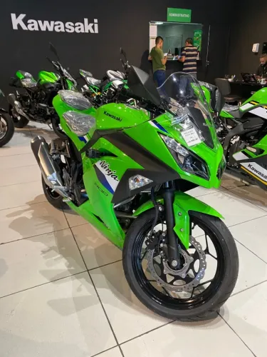 KAWASAKI NINJA 300 0KM - GRUPO TOKYO MOTOS