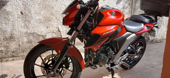 FZ25 VERMELHA 2022 MUITO NOVA - Act Ofertas Não Absurdas