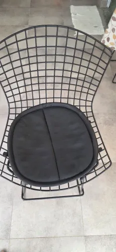 Banqueta alta aramada preta