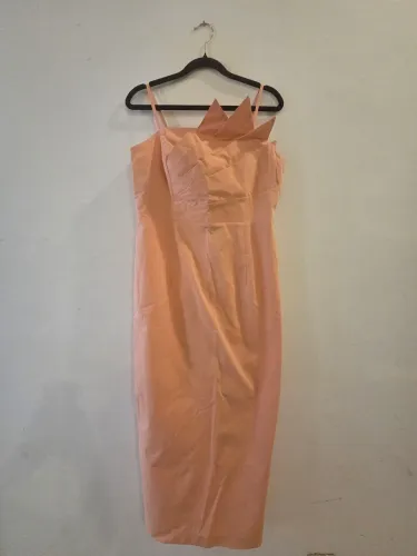 Vestido Midi, cor: Salmão,tamanho: G e usado apenas 1 vez.