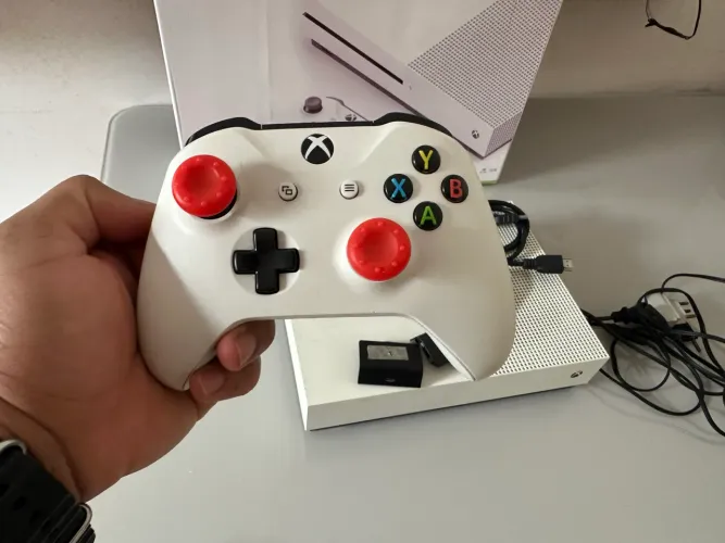 Xbox one S all digital. COM DEFEITO