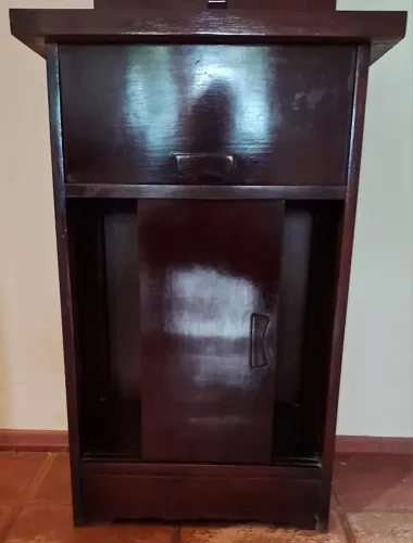 Oratório com Iluminação e com Armário Auxiliar