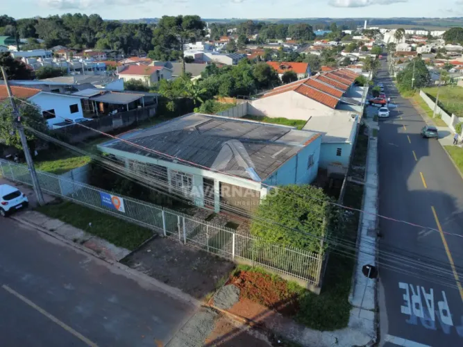 Excelente imóvel residencial com amplo terreno em Uvaranas