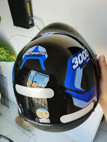 Capacete em estado de novo
