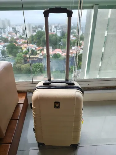 Mala de viagem SANTINO, 10k, cor branca, conservada - Vendo ou Troco