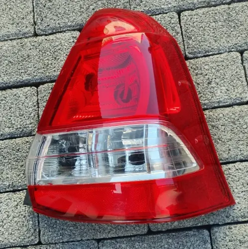 LANTERNA TOYOTA ETIOS SEDAN 2013 A 2021 LADO DIREITO PASSAGEIRO SEM LAMPADAS