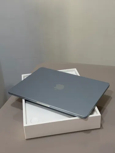 MacBook Air M4 - Sky Blue 