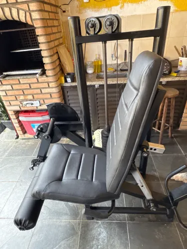 Cadeira extensora e flexora + máquina de panturrilha