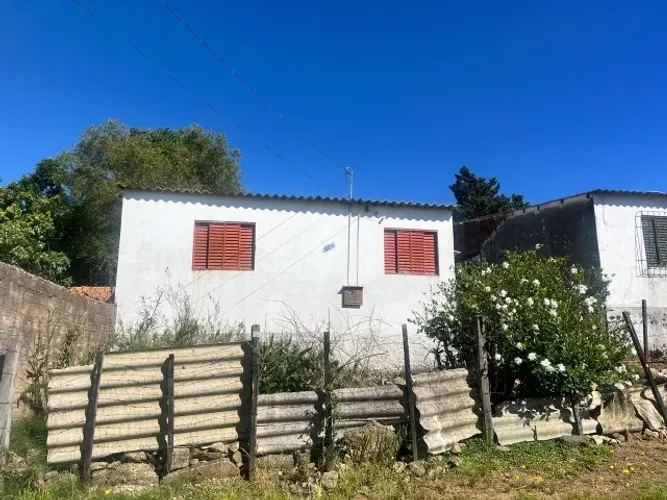 Vendo casa com 2 dormitórios, sala, cozinha e banheiro Bagé RS 80.000