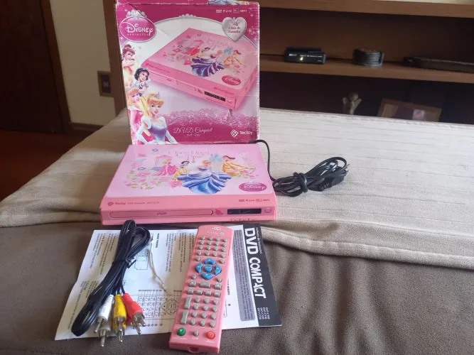 Dvd Tectoy C110 Ptincesas da Disney. Na cx original vom controle remoto e cabo av para tv.