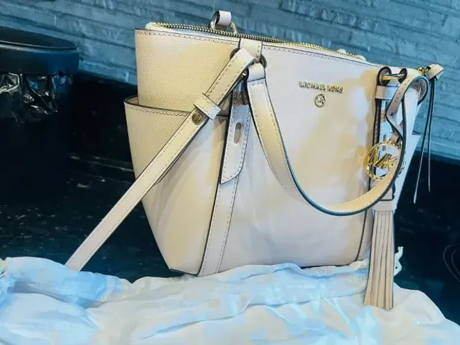 Bolsa Michael Kors Nova com etiqueta original sem detalhes