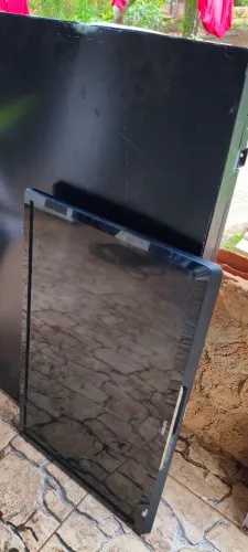 2 tvs. Com defeito. Leia o anúncio