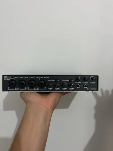 Interface de áudio Steinberg UR44