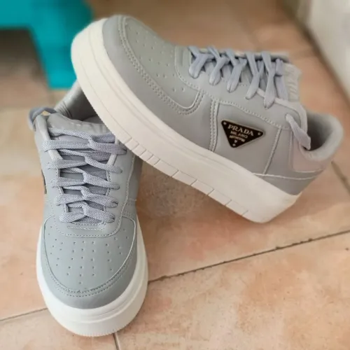 Tênis feminino cinza