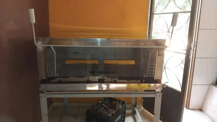 Forno industrial a gás  , semi novo em perfeito estado ótimo para quem precise de praticid