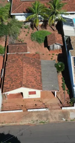Casa estilo "chácara" de 03 dorms. no Centro de Ouro Verde Int. de S.p.