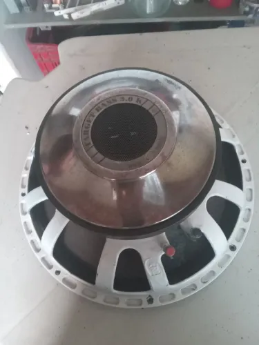 Vendo auto falante em perfeito estado de uso