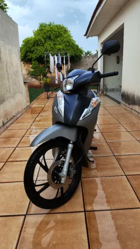 Honda Biz 125 2023 | 4.030 km | Revisões na Concessionária | IPVA Pago